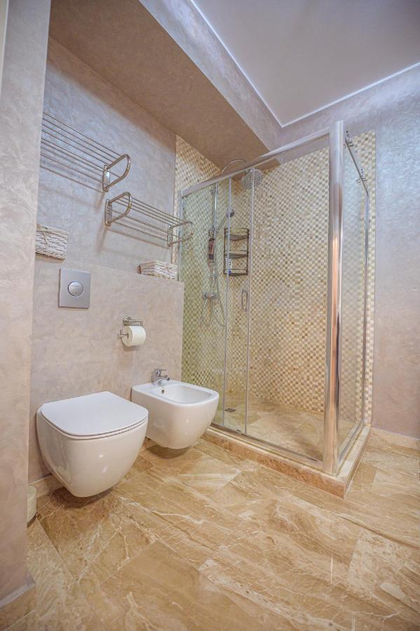 Marble Luxury - Lakeside Apartament *